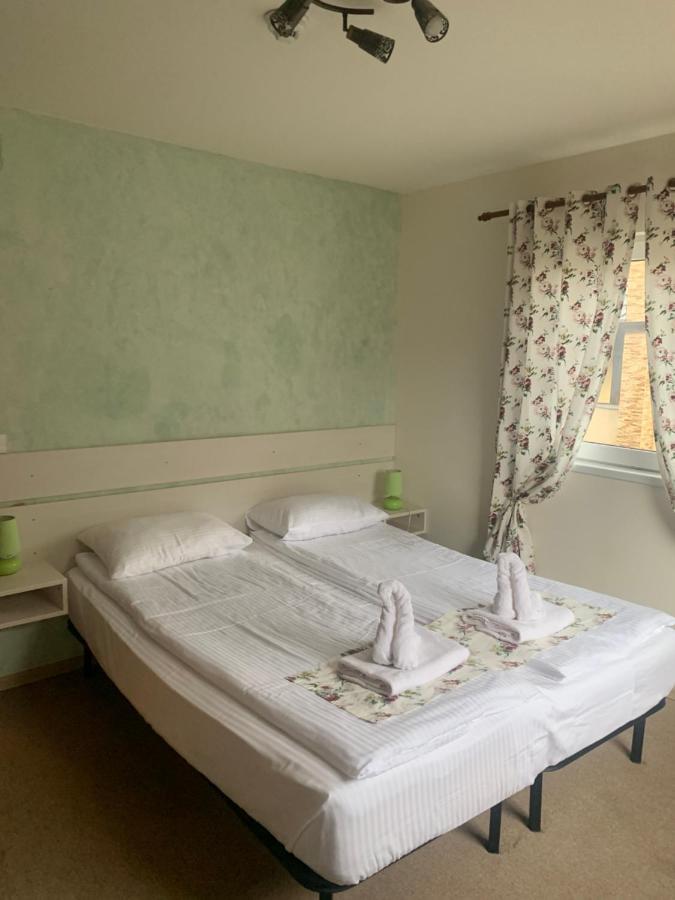 Dorf Haus Valiug Hotell Exteriör bild