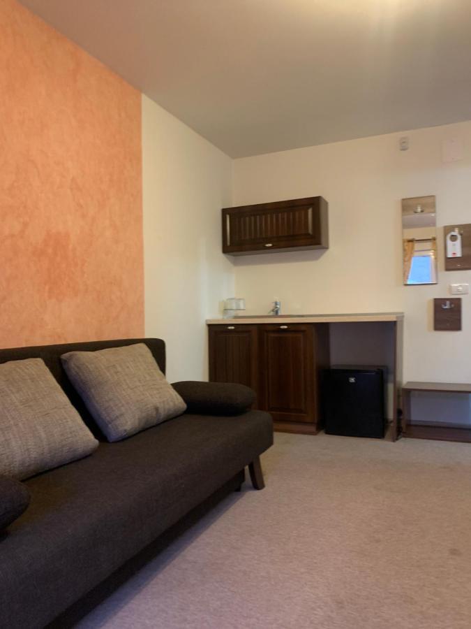 Dorf Haus Valiug Hotell Exteriör bild