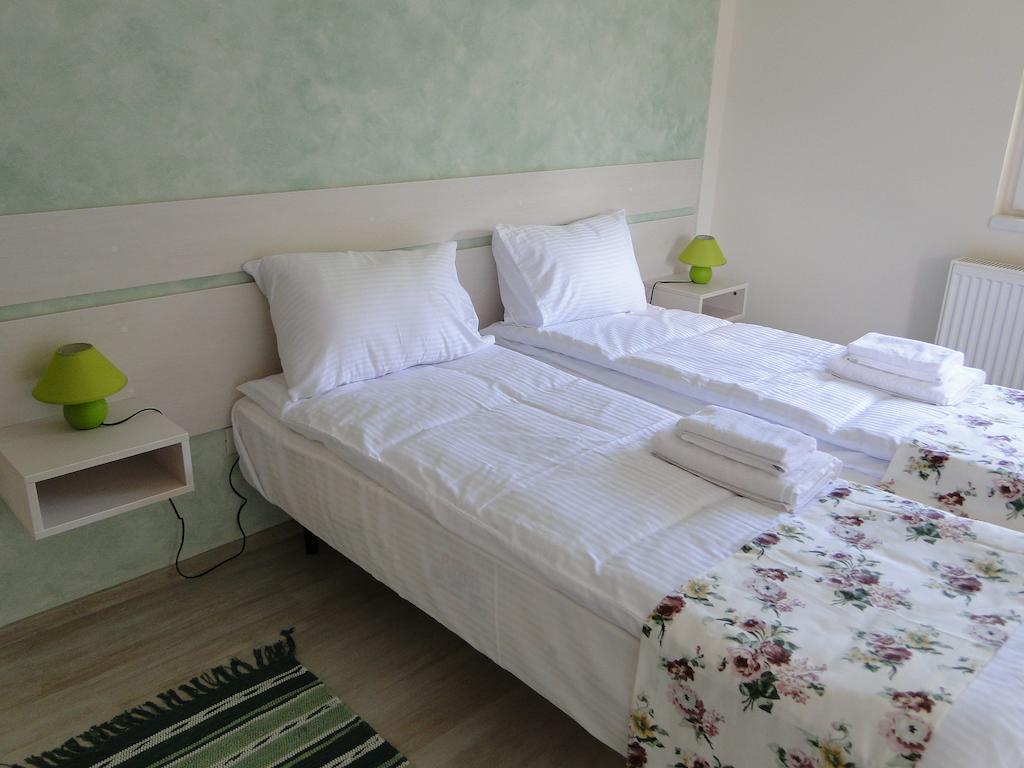 Dorf Haus Valiug Hotell Exteriör bild